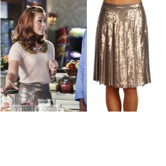 BCBGMAXAZRIA EDNA PLEATED SEQUINED SKIRT IN PUMICE WASH - Picture 4 of 5